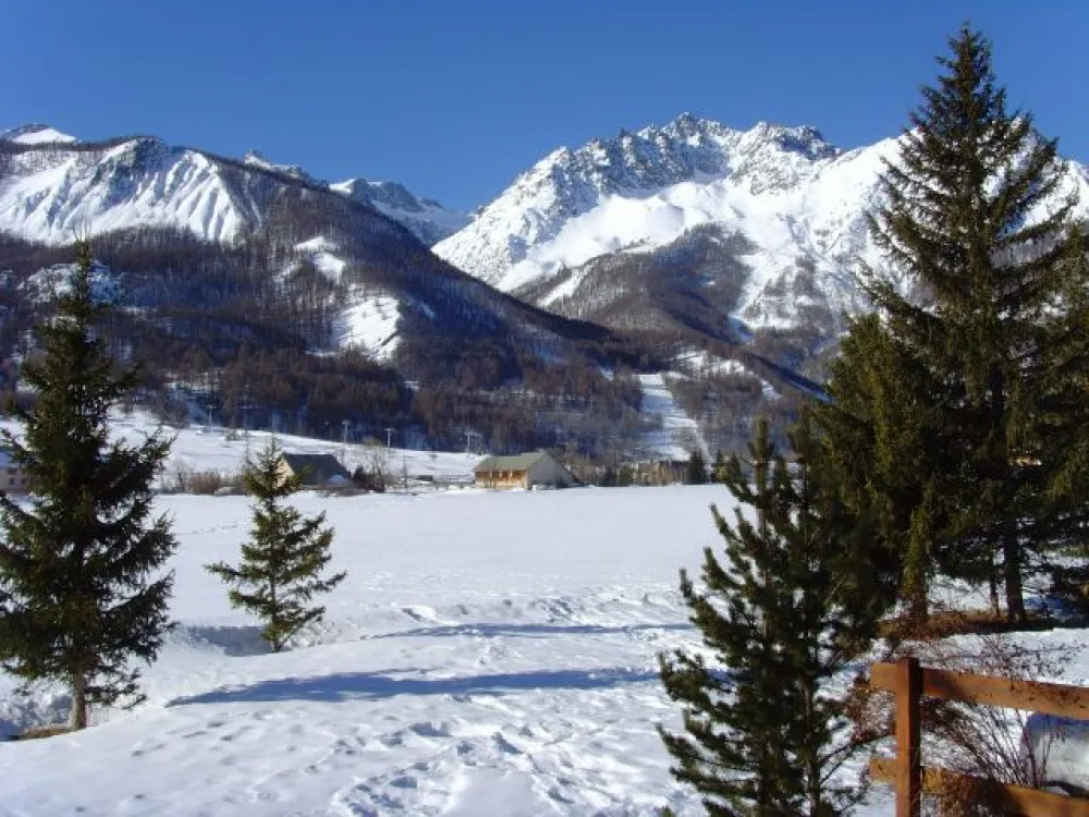 Vue exterieure Ouest, face aux pistes de ski