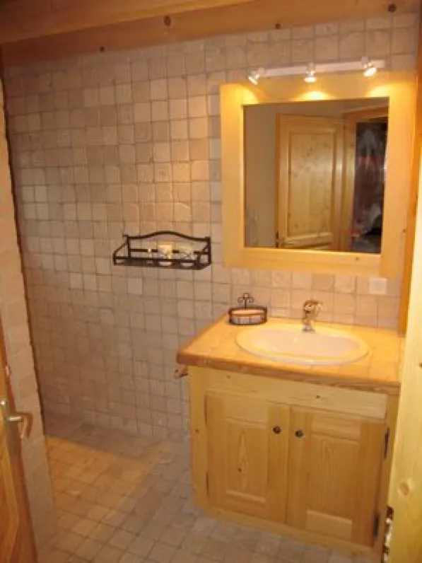 Shower, sink and heating rack to dry towels 