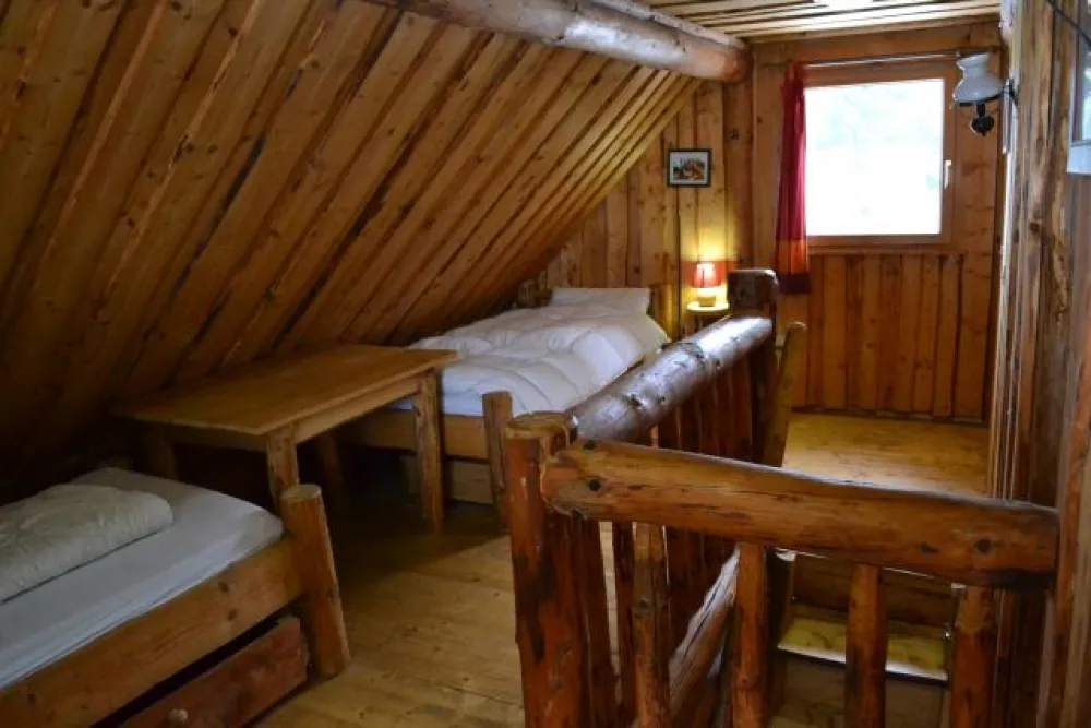 La chambre avec 2 lits individuels 