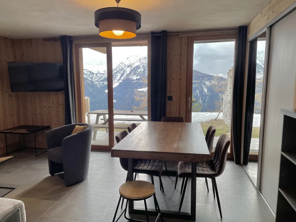 séjour exposé SUD,  face à la montagne !