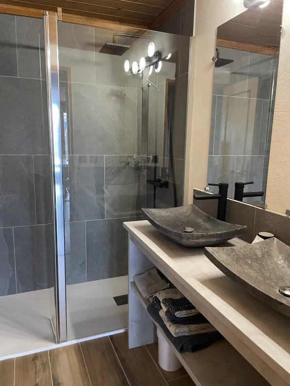 salle de bain douche , double vasque