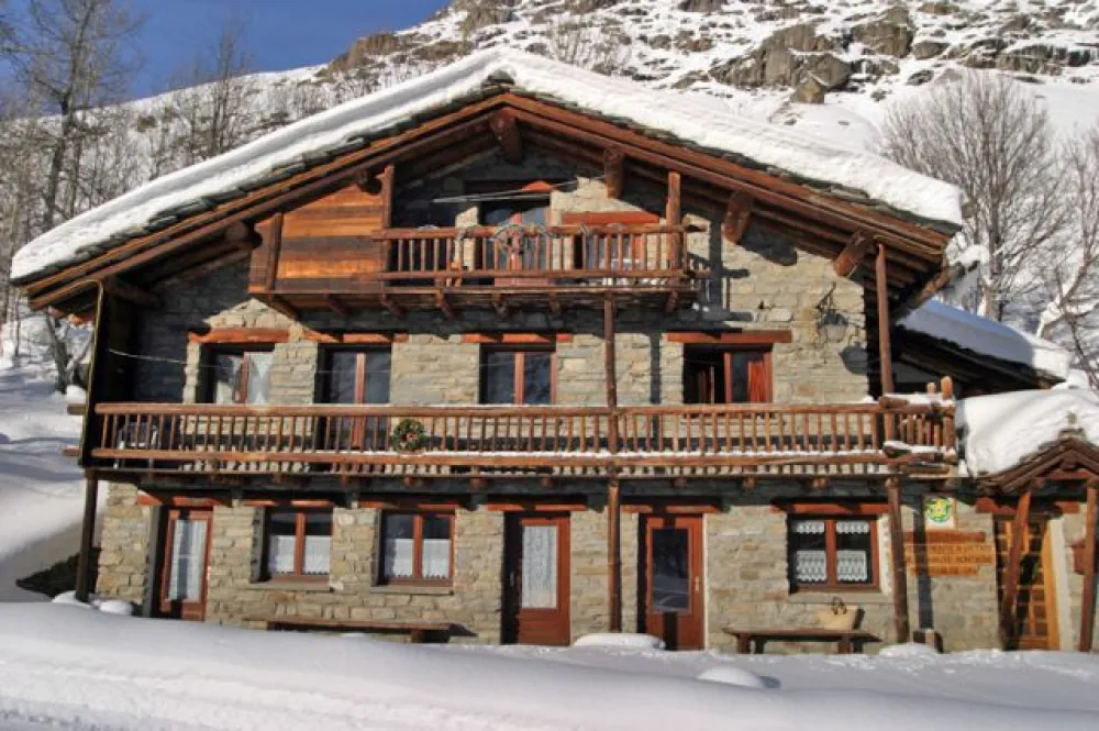 Le chalet après la première grosse chûte de neige, un peu avant Noel.