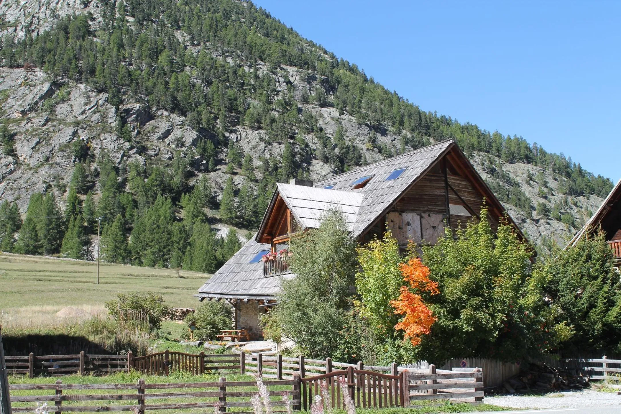 Le chalet au début de l'automne.
