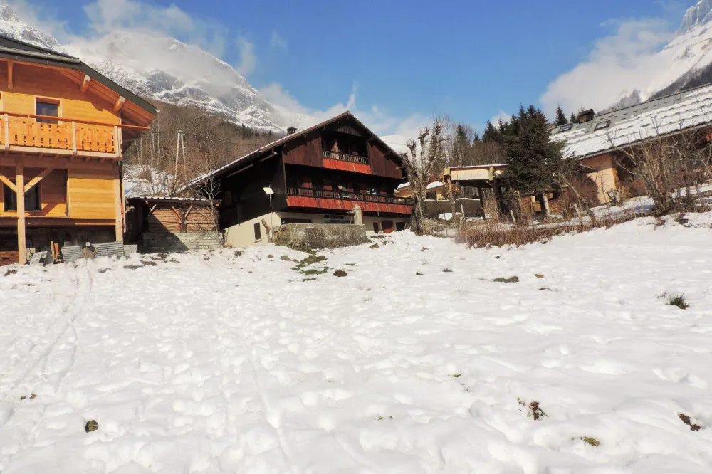 vue du chalet facade coté Sud... le col de l'Ovine au Nord
