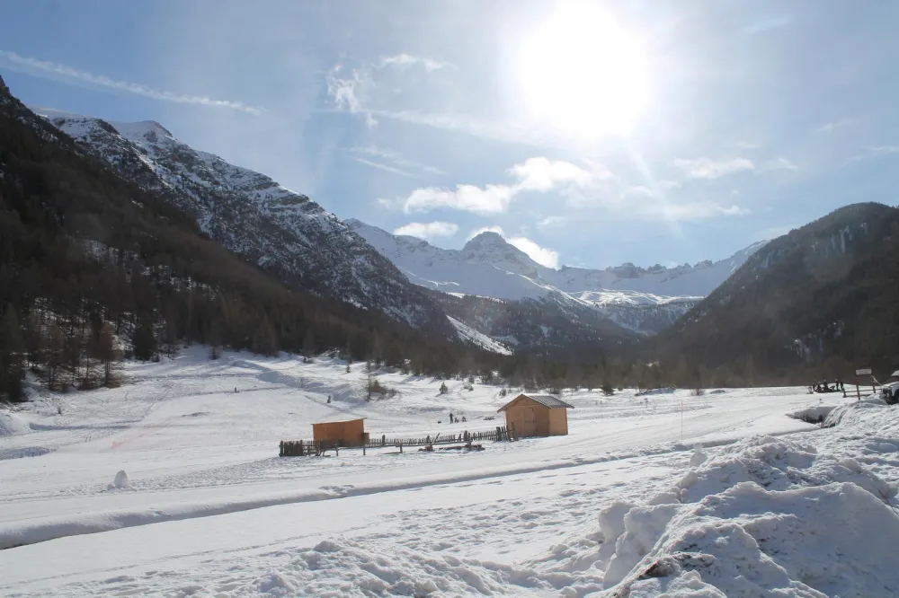 Chalet 200m2, 10 pl, jacuzzi, sauna, pistes à 30 m.