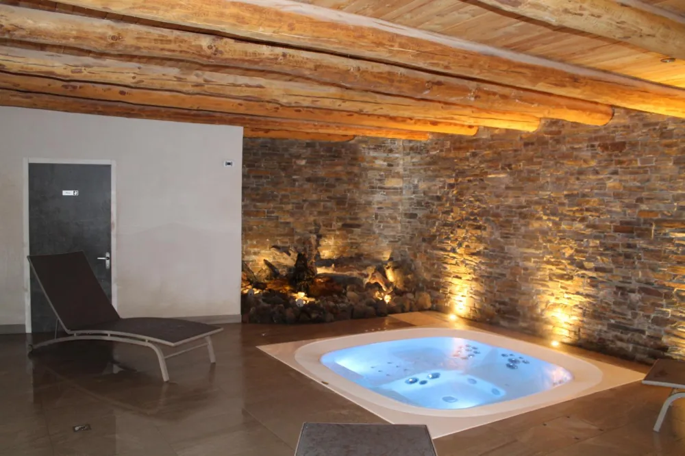 Chalet 200m2, 10 pl, jacuzzi, sauna, pistes à 30 m.