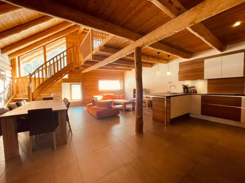 Chalet 200m2, 10 pl, jacuzzi, sauna, pistes à 30 m.