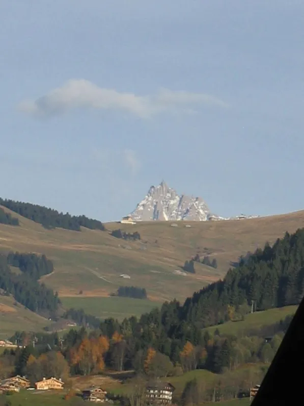 Eté/Hiver :vue du balcon sur l'Aiguille du Midi