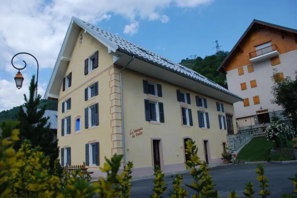 Une maison au calme et à proximité immédiate du village.