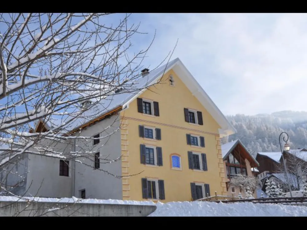 Un emplacement ideal : au centre de Valloire, depart skis aux pieds, commerces et ecoles de ski a proximite immediate.