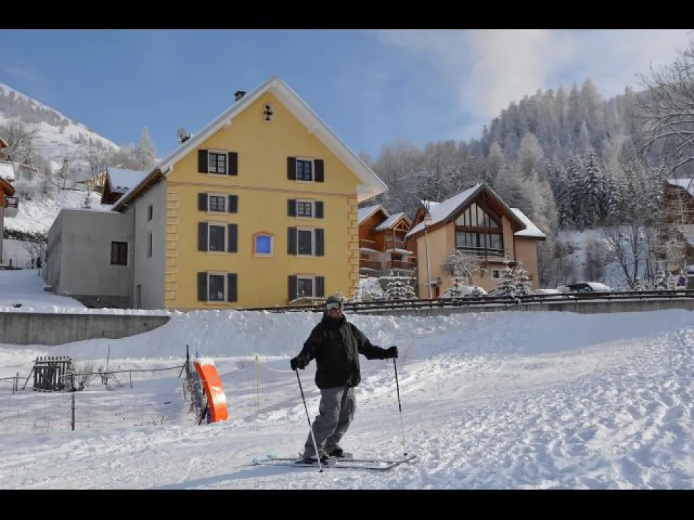 Une situation exceptionnelle : télécabines à proximité, piste de luge et jardin d'enfant ESF.