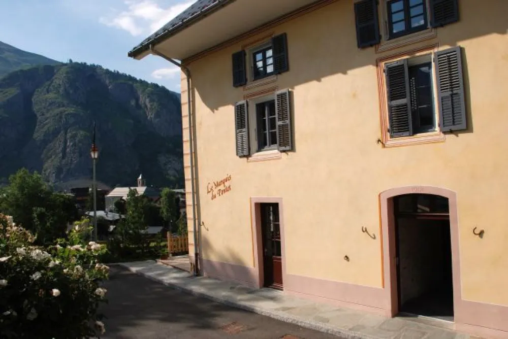 Une maison au calme et à proximité immédiate du village