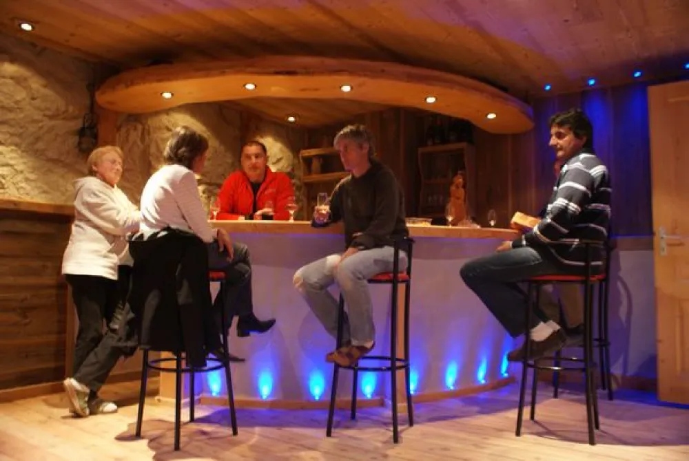 Roselyne et Jean Luc vous accueillent dans cette nouvelle salle où vous pourrez également découvrir le sauna. 