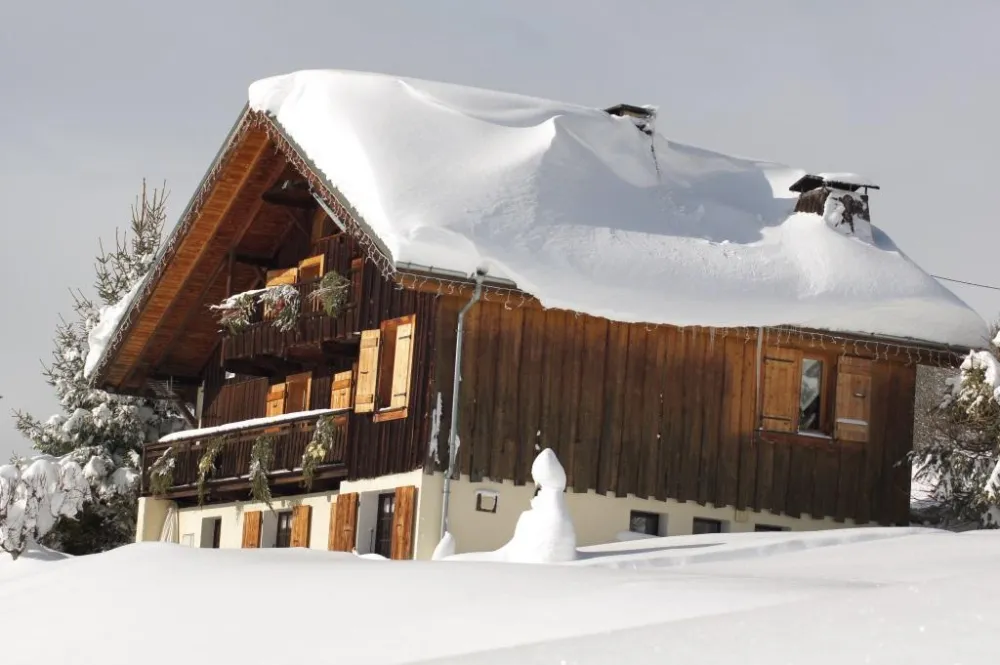 Il vient de neiger et la couleur du ciel annonce une nouvelle chute de neige