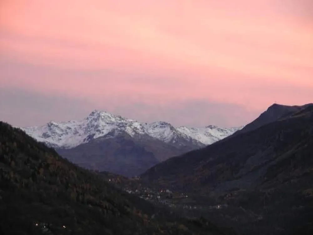 La vue sur la montagne est  imprenable