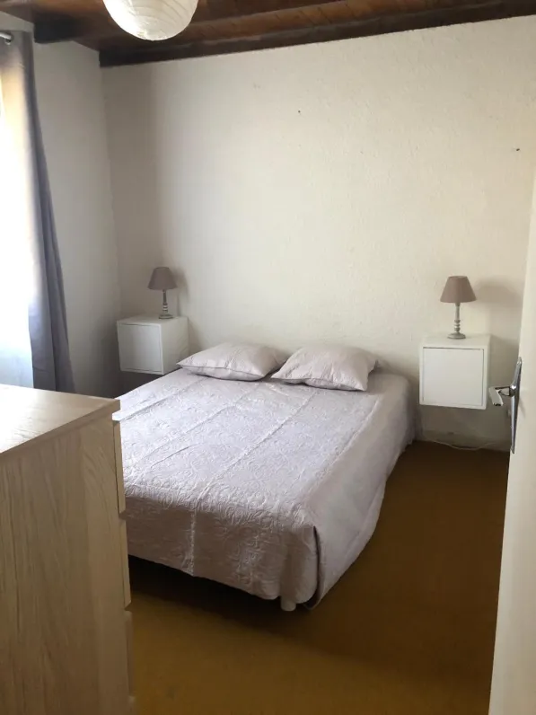 Chambre équipée d'un lit 2 places 
