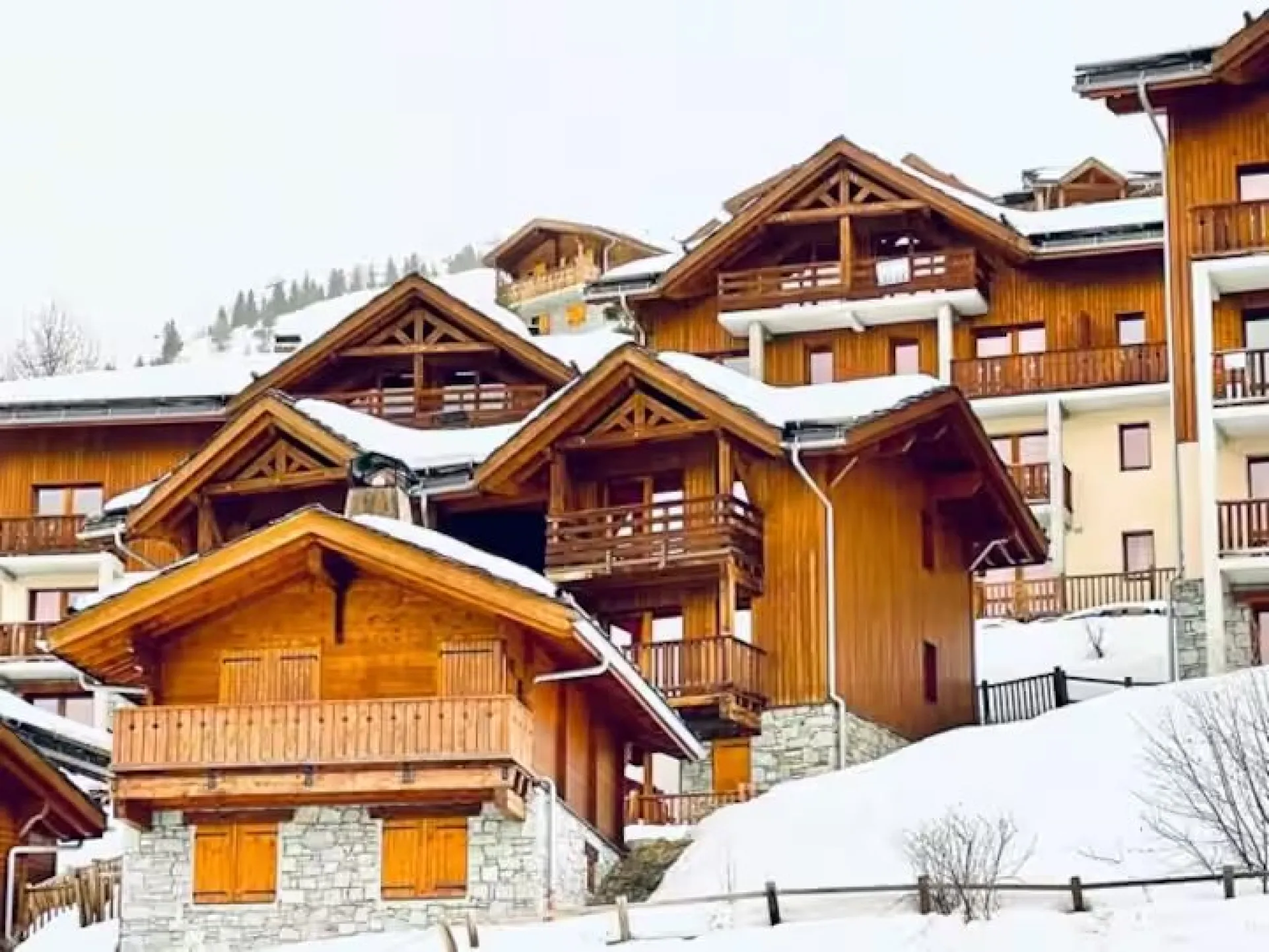 Appartement 35 m2 dernier étage orienté plein ouest avec balcon  permettant d'accueillir 4 personnes 
place de parking sous terrain  réservée