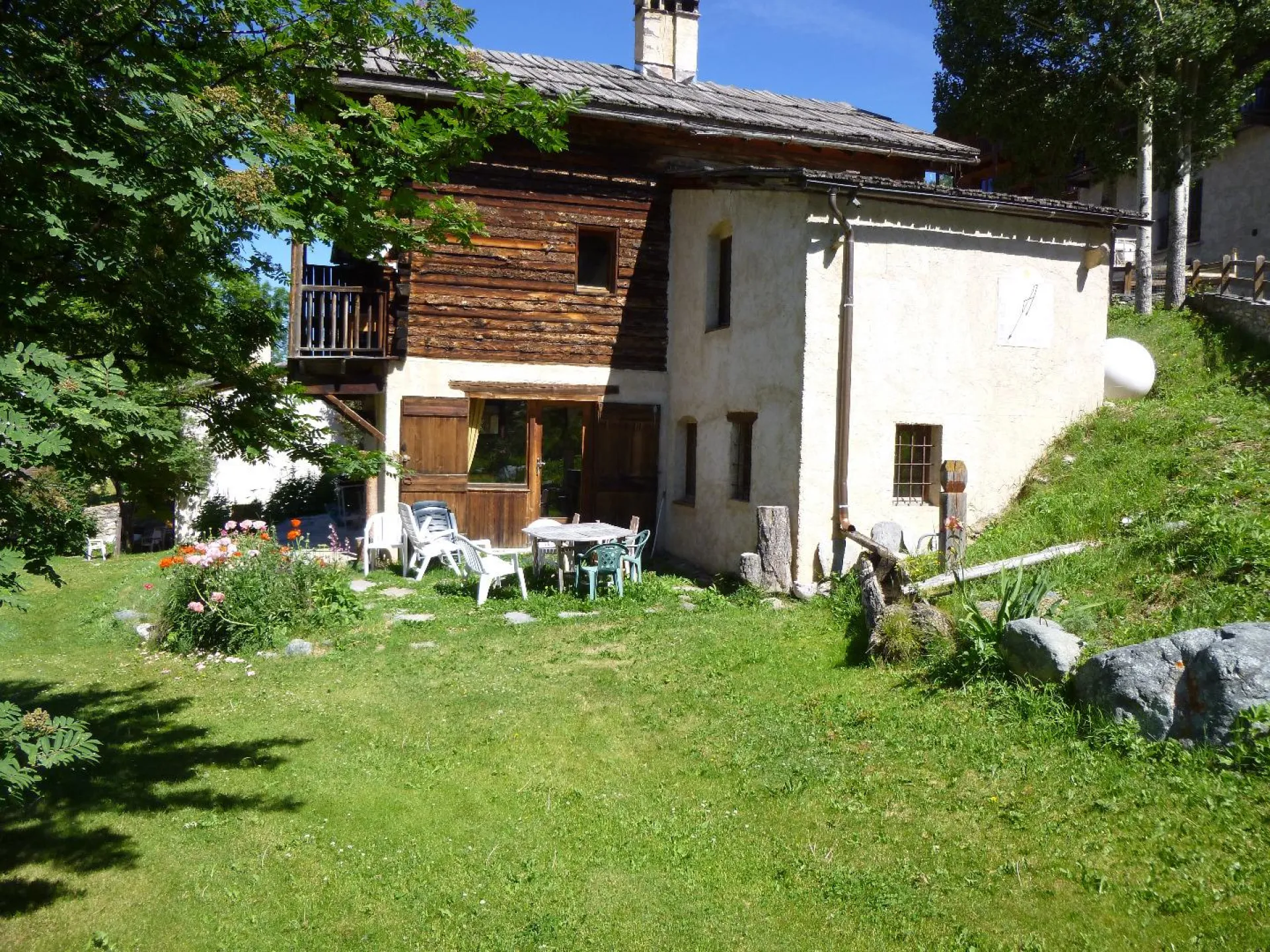 entrée Sud Est avec fontaine