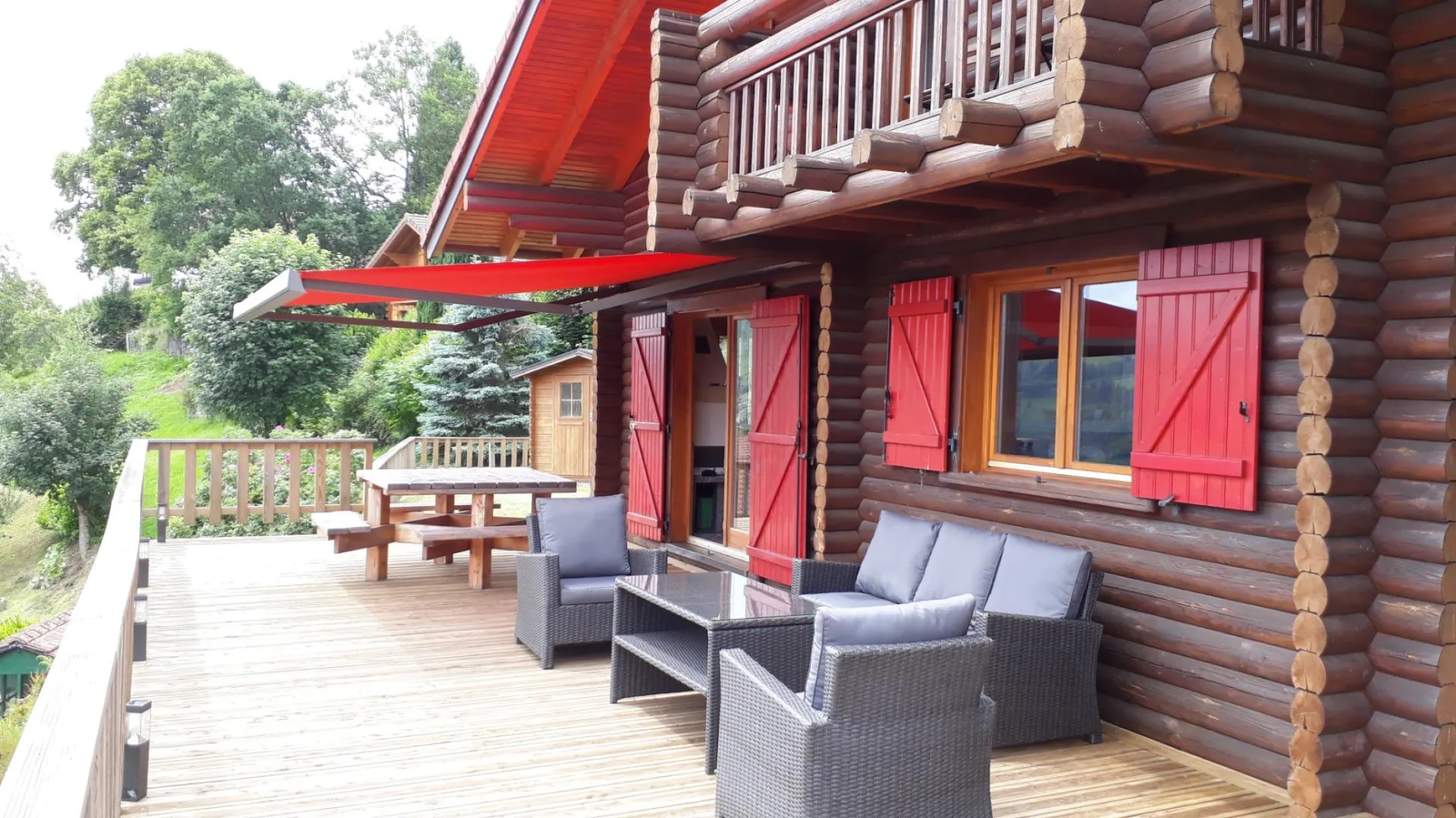 En été notre terrasse est très bien exposée.