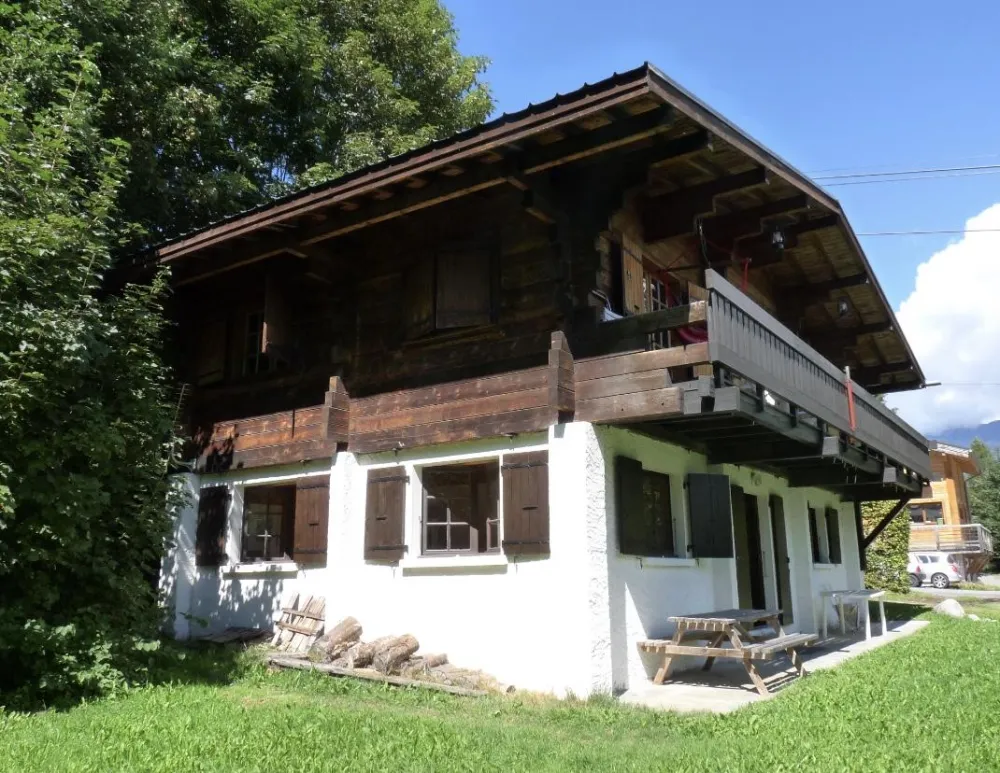 Jardin de 1500m2 traversé par un ruisseau 