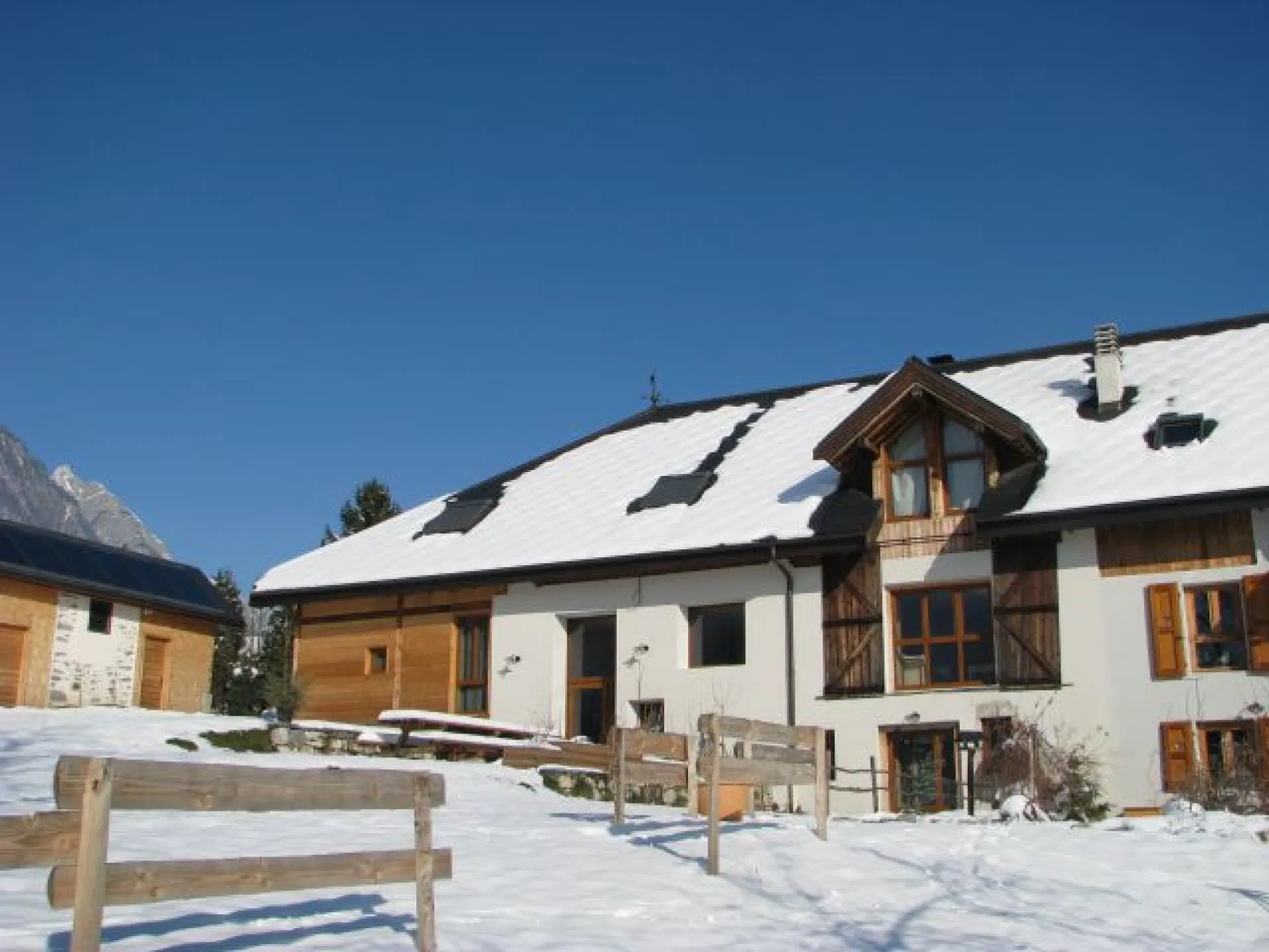 vue générale du chalet en hiver
