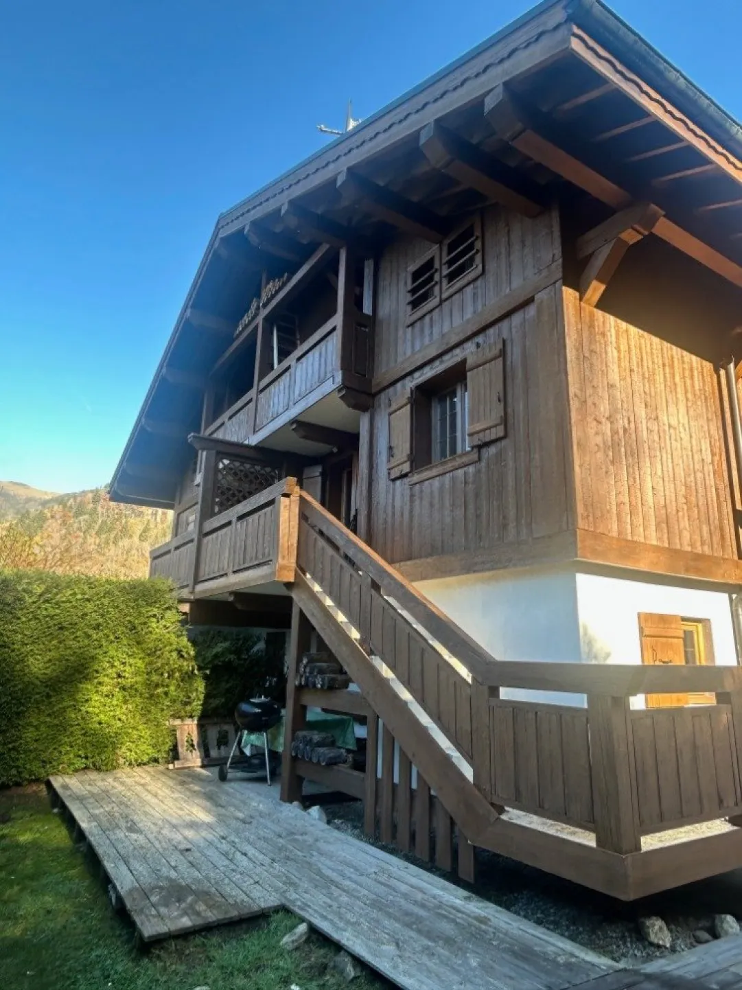 vue du chalet coté sud / terrasse RDS et R+1 / balcon R+2