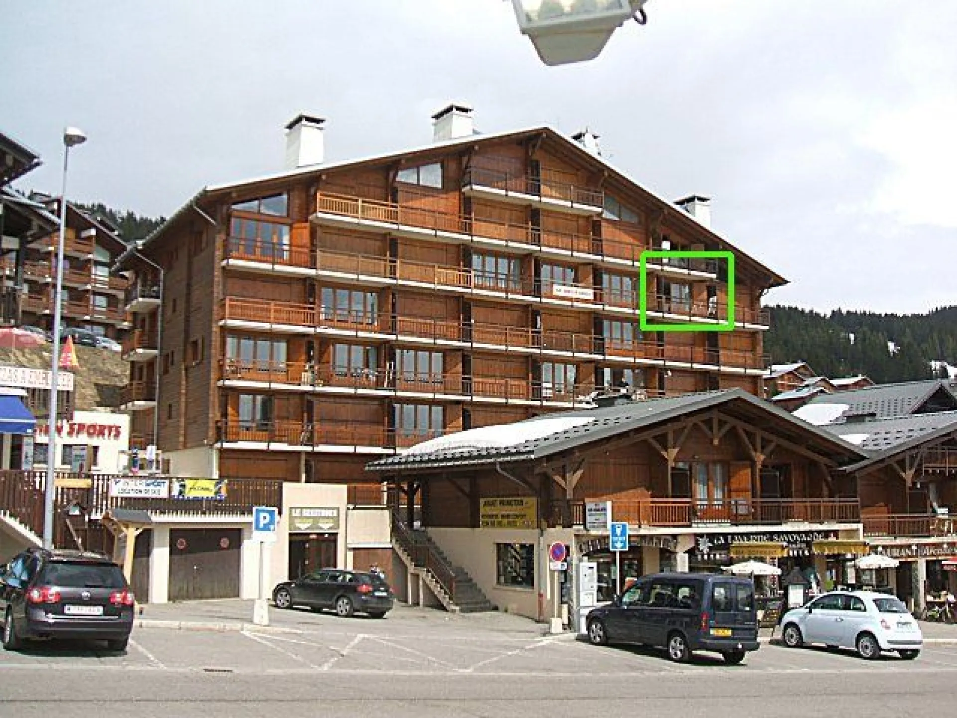 Situation de l'appartement dans le Breithorn au centre de la station.