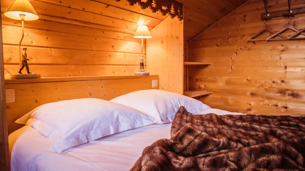 CHAMBRE 1 : UN LIT 140/190