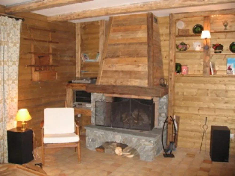 Cheminée du séjour, rez de jardin