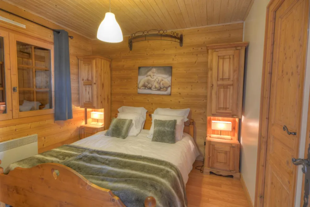 Chalet de l'alpaga, chalet de charme au calme 15 pers 8 ch 8 sdb, sauna, village & télécabine à pied