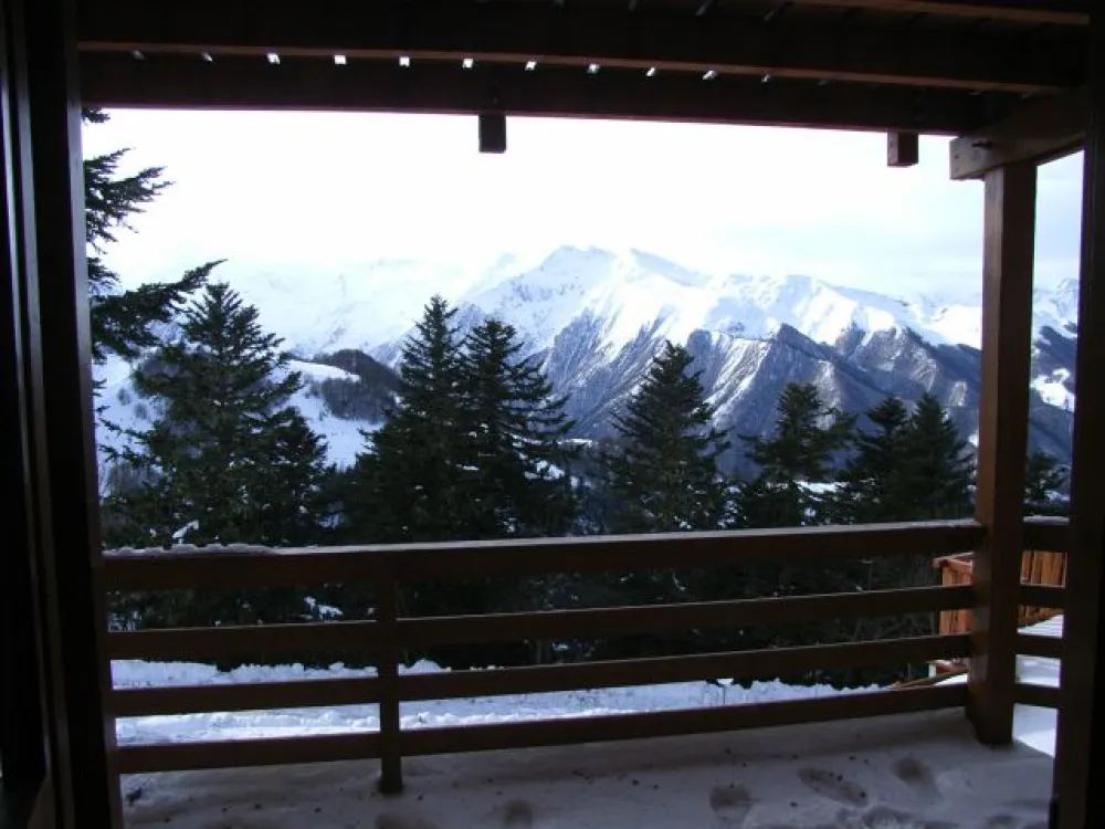 VUE DU SEJOUR FACE AU MONT VALIER AU PRINTEMPS