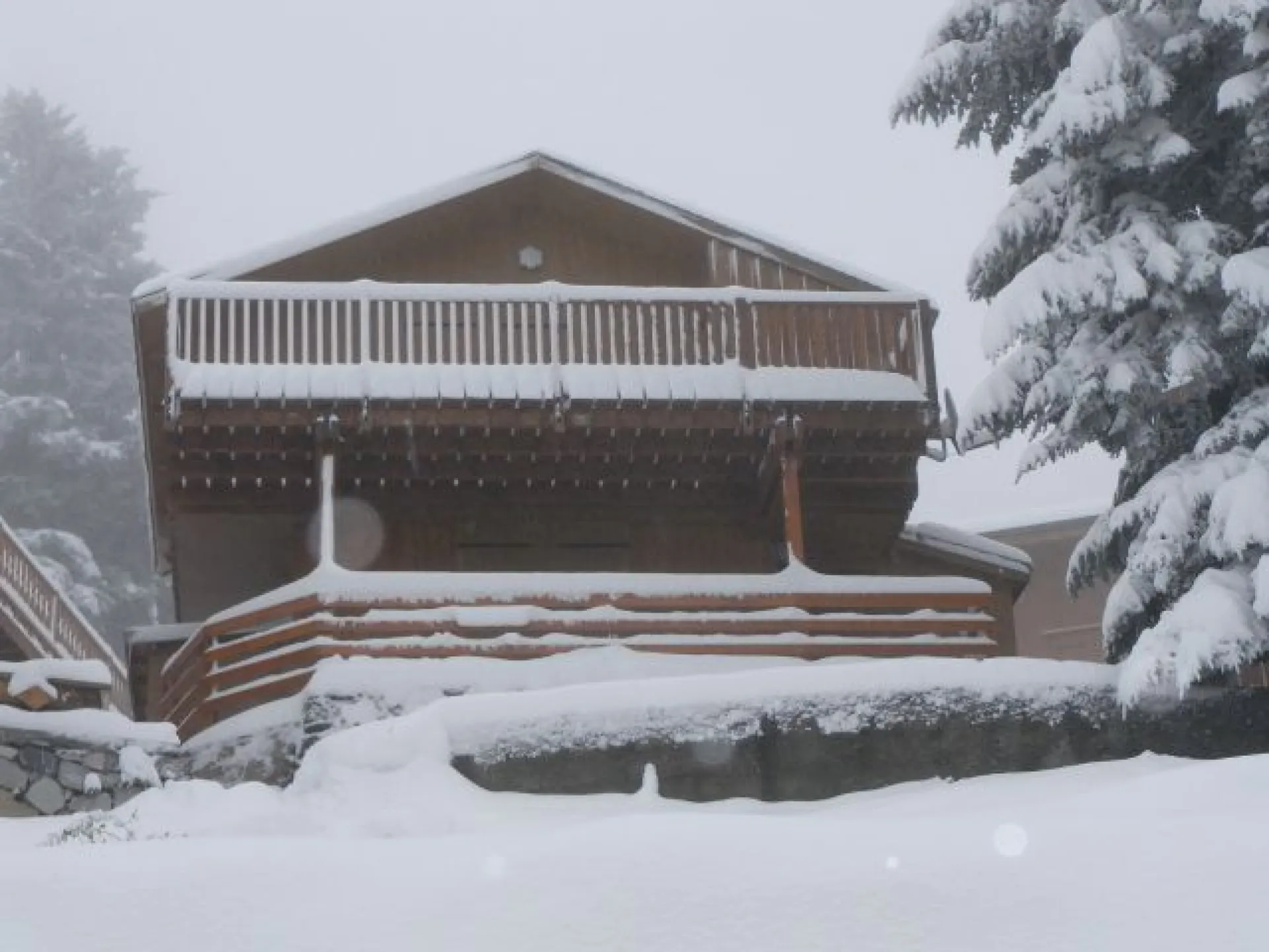 CHALET MUSCADET ( VUE DE FACE ) HIVER 2022
PHOTO REALISEE EN HIVER   