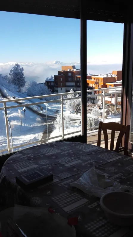 très bien situé , centre station au pied des pistes