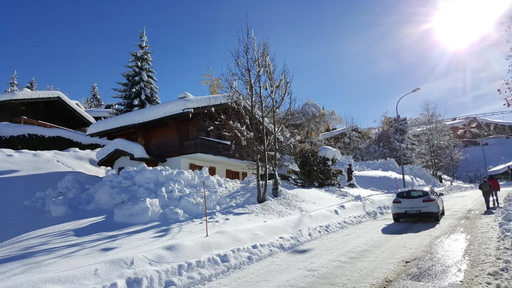 le chalet en venant du bas