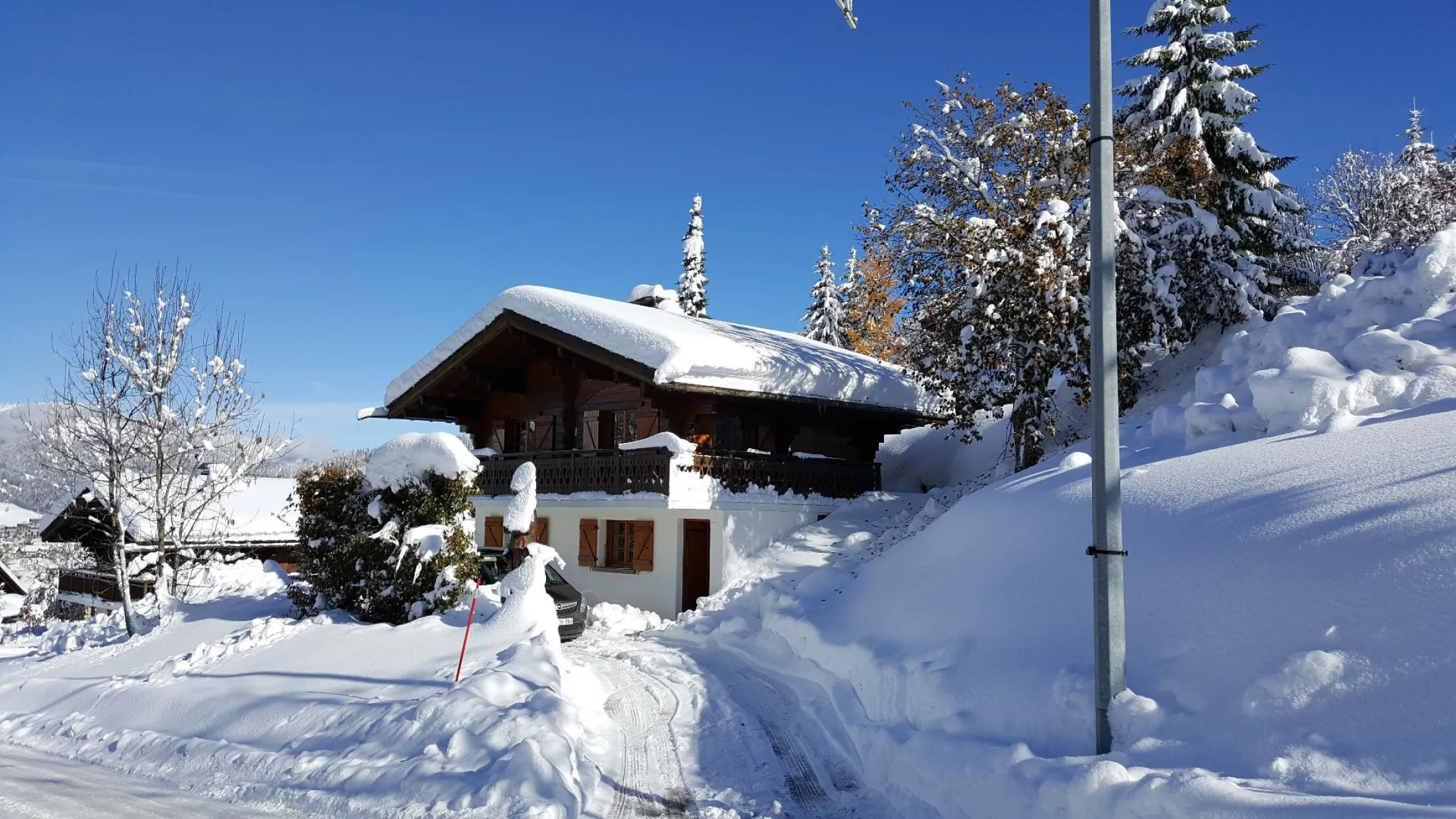 le chalet en venant du centre du village.
