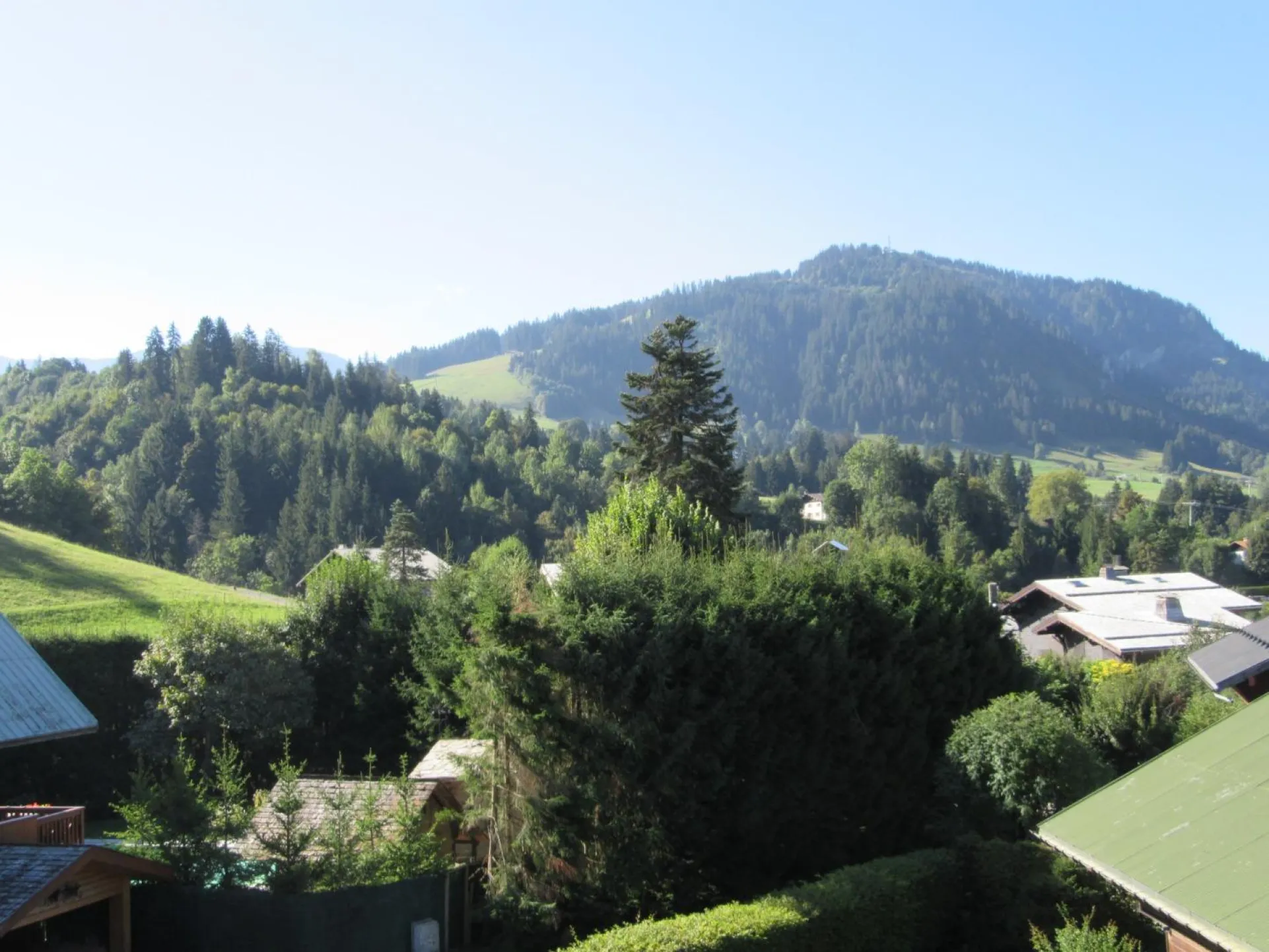 Vue du balcon sur les montagnes