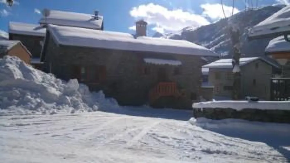 Chalet moustache