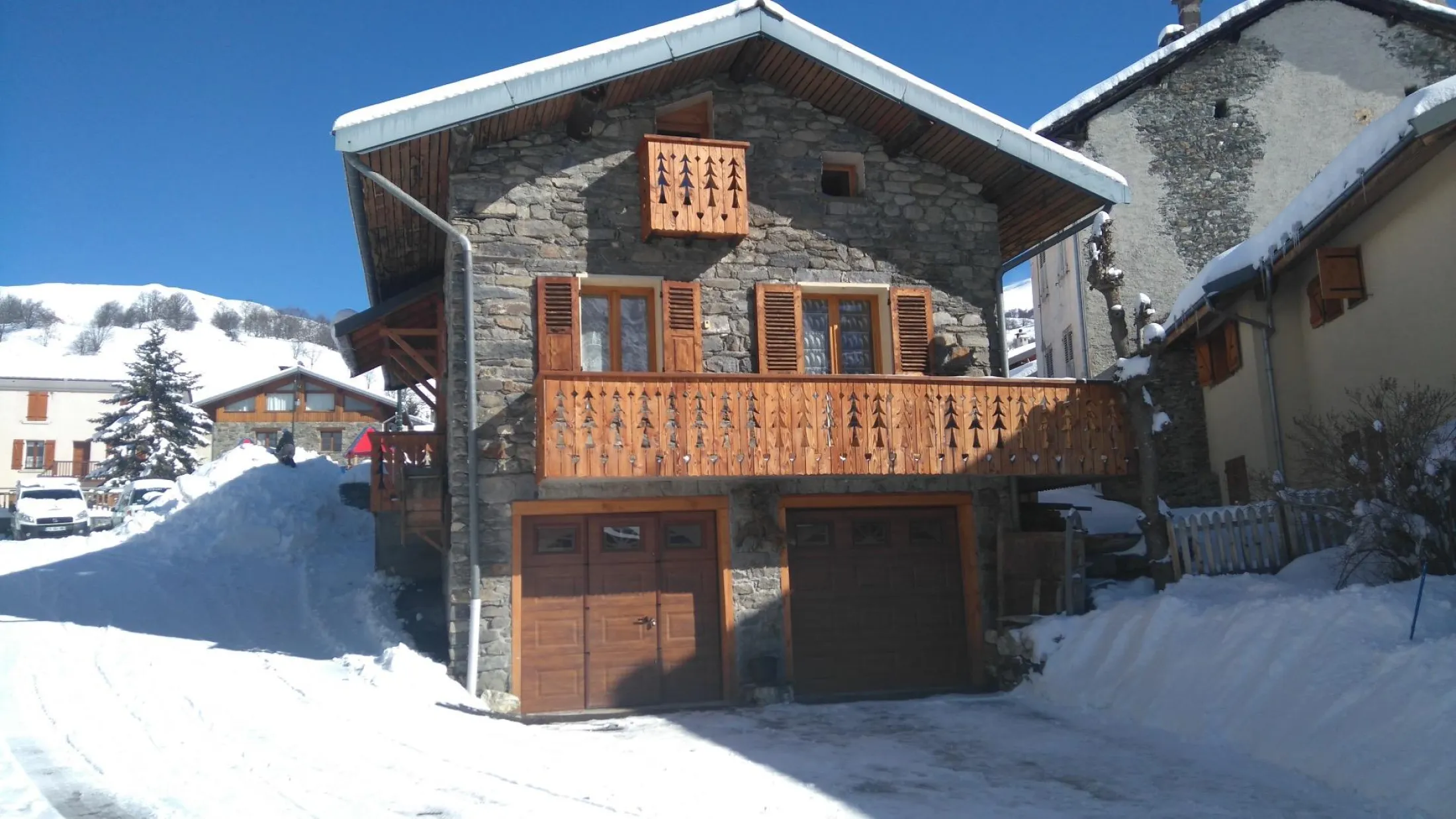 Chalet moustache