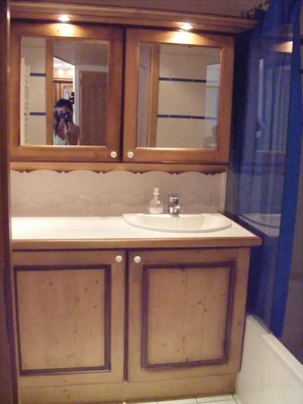 salle d'eau avec baignoire