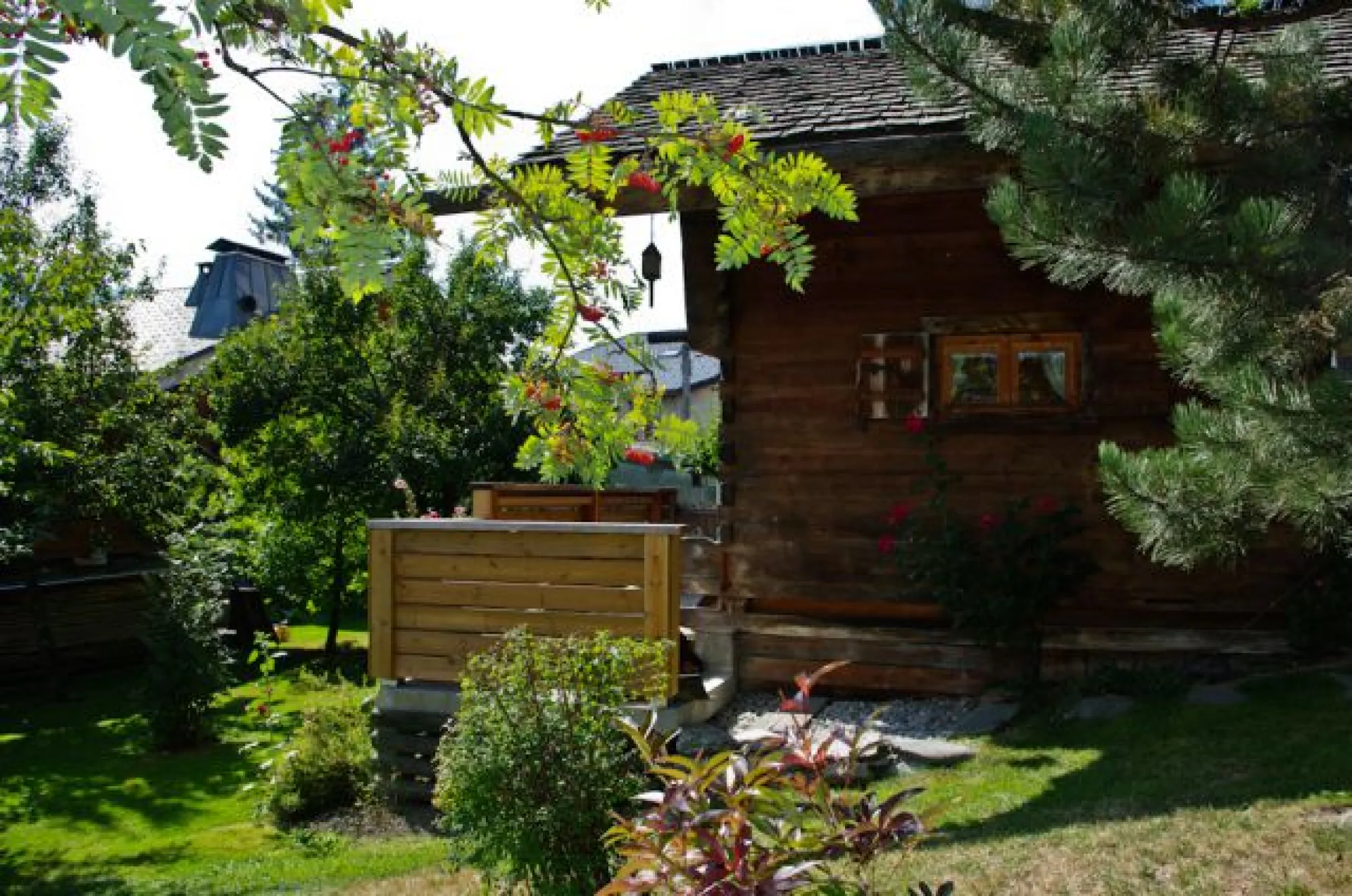 le chalet vu du parking.