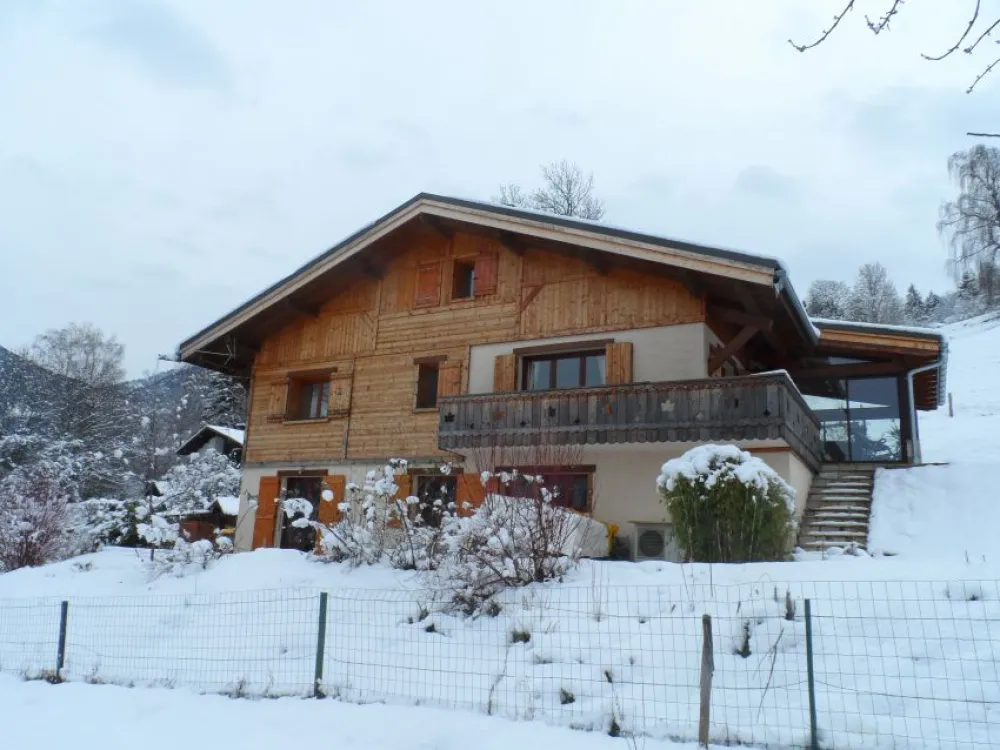 Notre chalet, la location se trouve en rez de jardin 