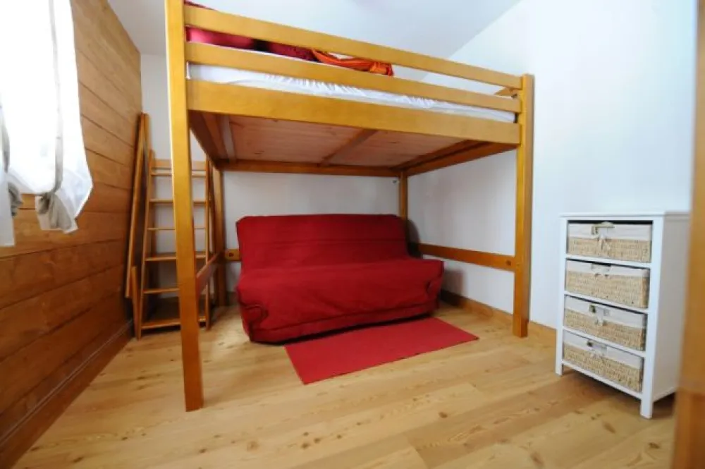 Chambre n°2 avec mezzanine et canapé convertible