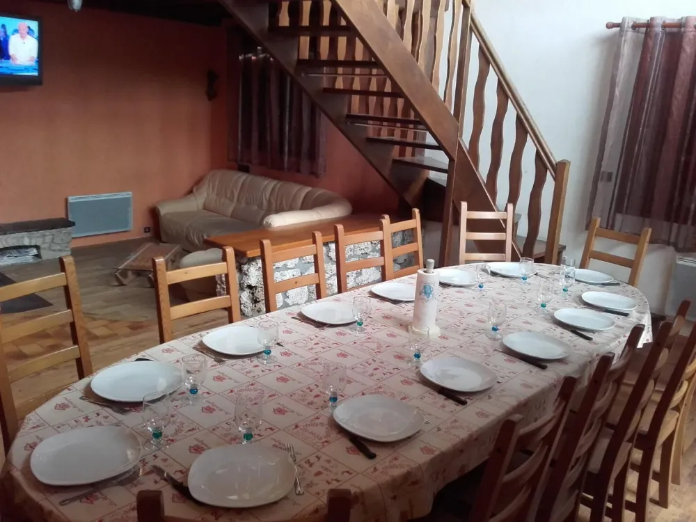 Salle a manger et salon avec cheminée 