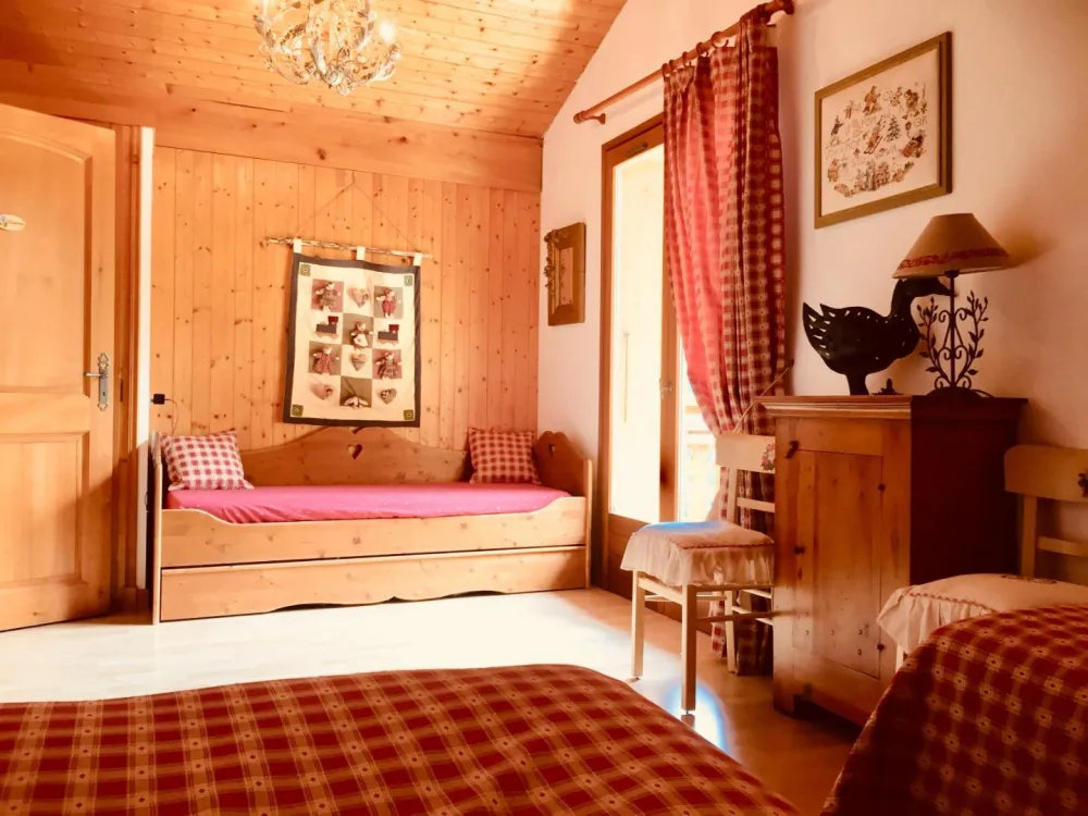 Chambre n°1 , 4 couchages , donnant sur balcon