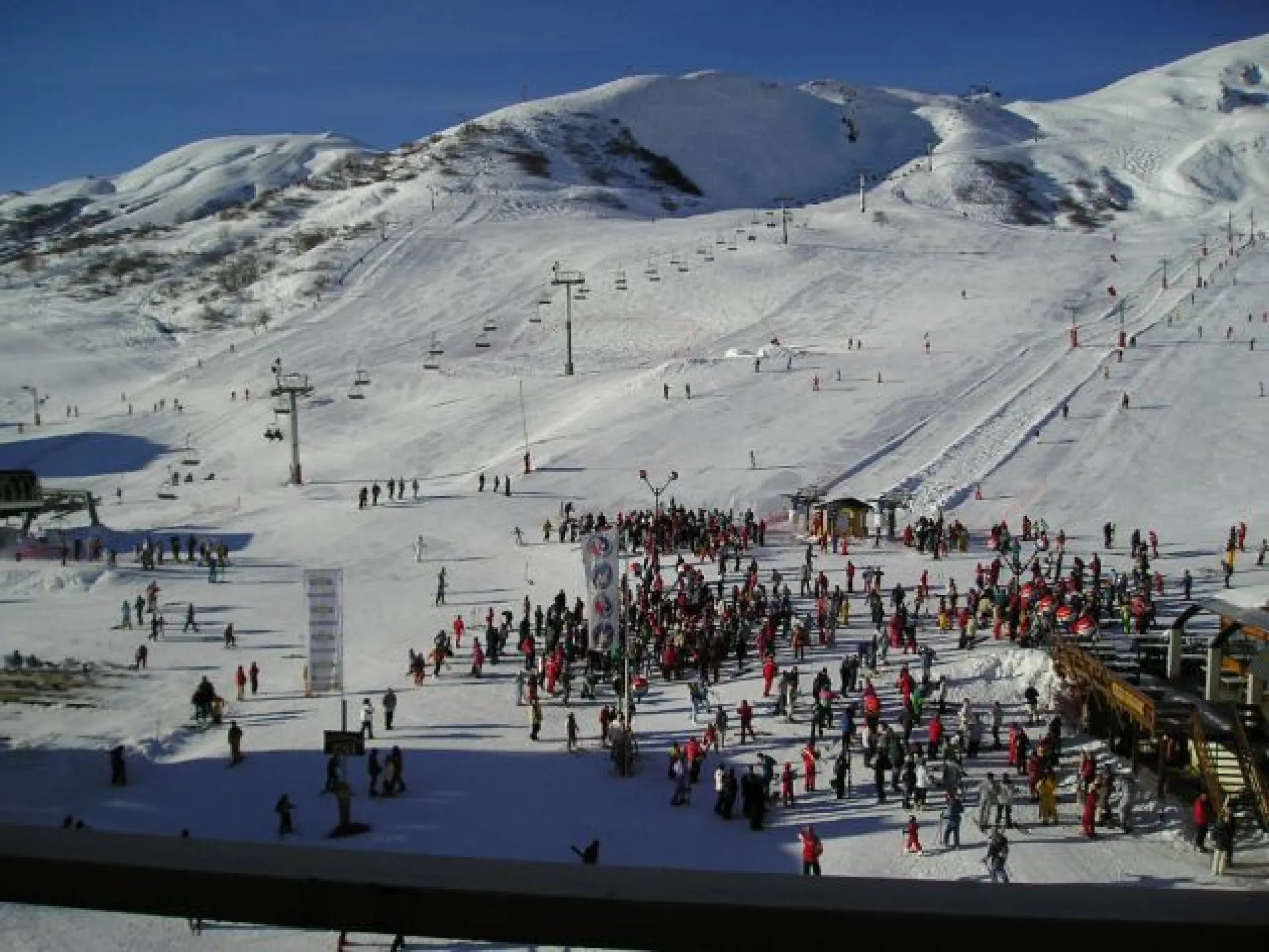 vue devant la résidence en hiver