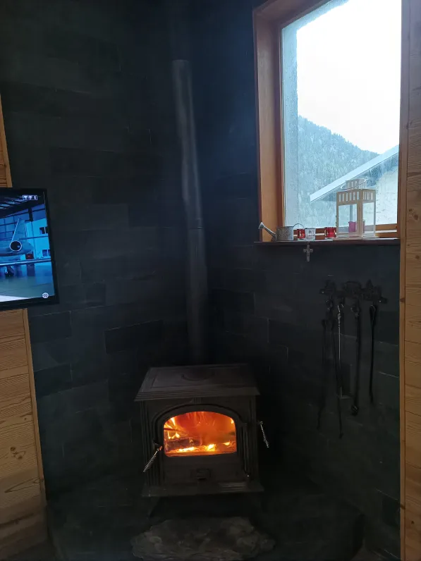 Poele à bois (le bois est fourni)