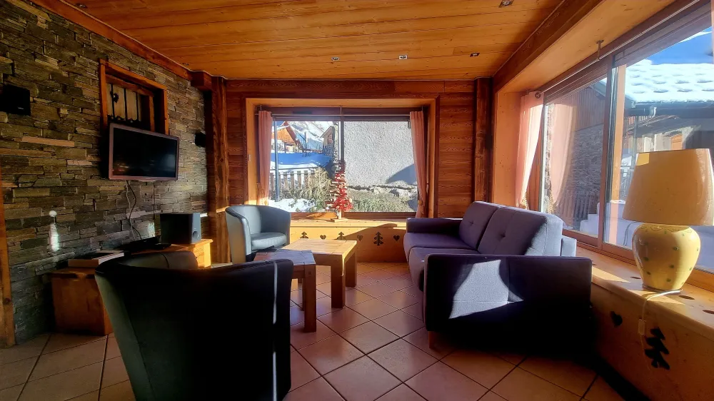 Living area with sofa bed 140x190cm.