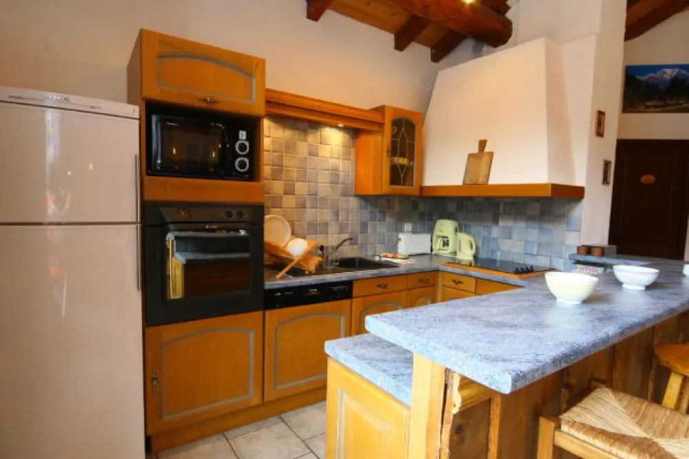 The well equipped kitchen.