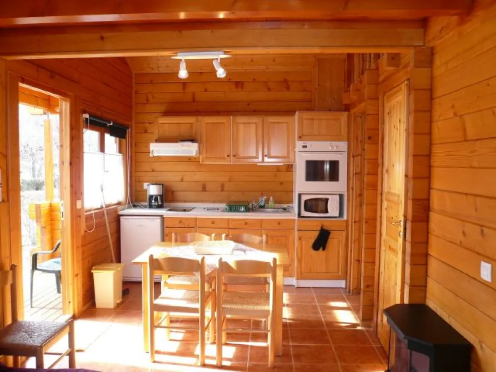 Coin cuisine chalet modèle "BOUTON D'OR 6 personnes"