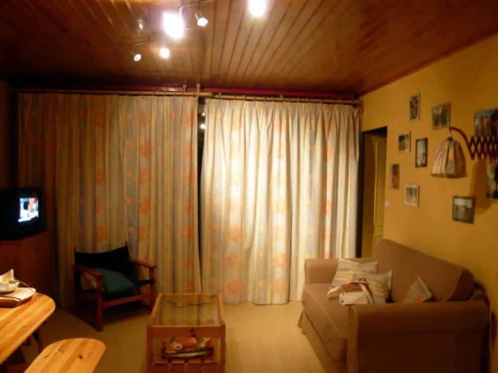 Salle de séjour = coin salon / TV